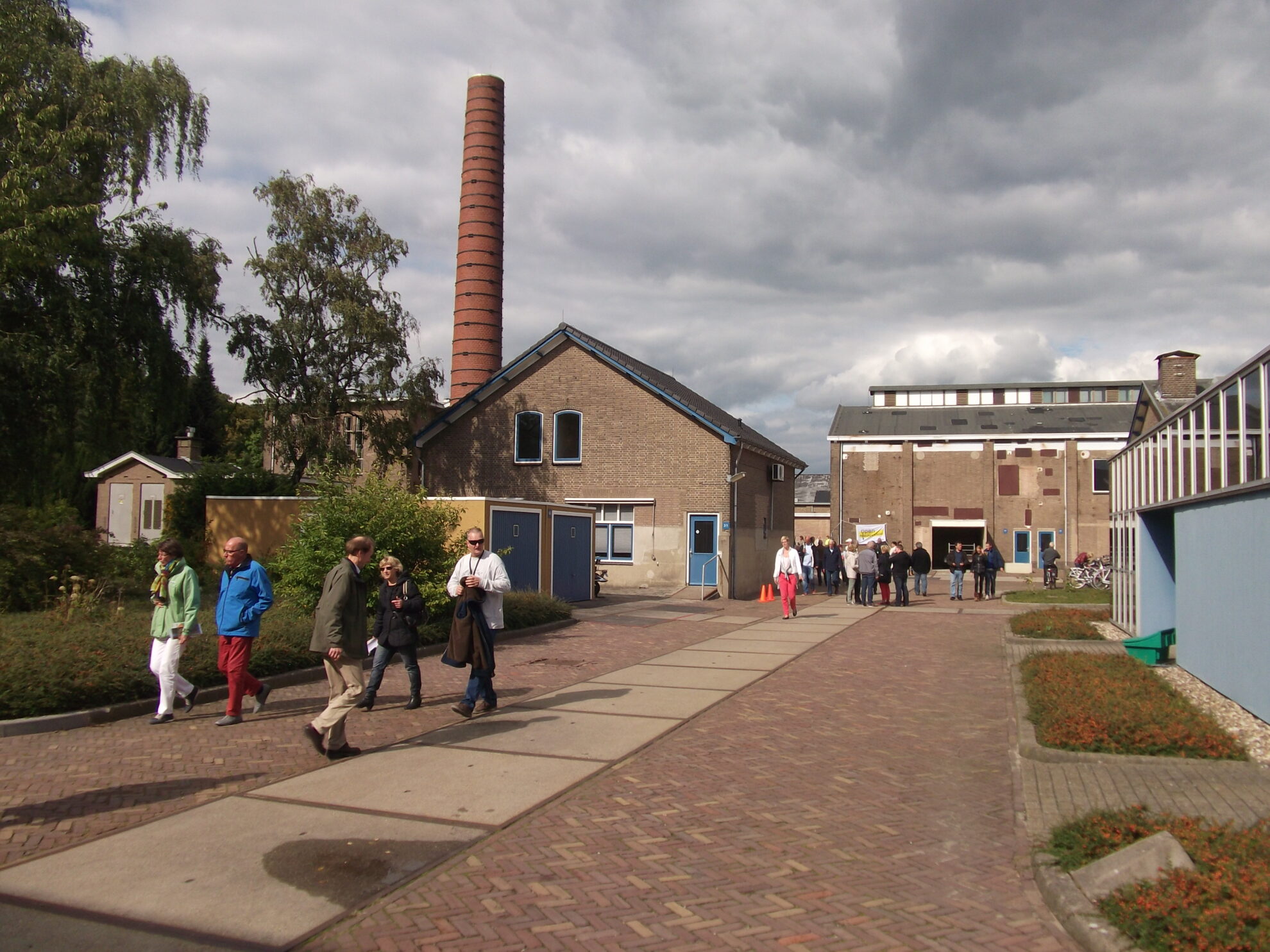 Mensen in Zwitsal Buitenstad